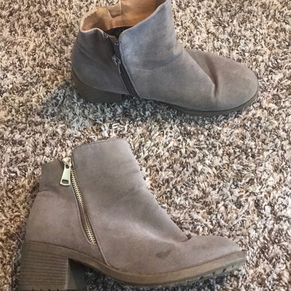🎉3/$25 Beston Grey Booties size 9 - Picture 5 of 5